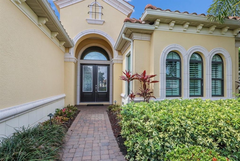 Photo 3 of 45 - 14910 Castle Park Ter, Lakewood Ranch, FL 34202