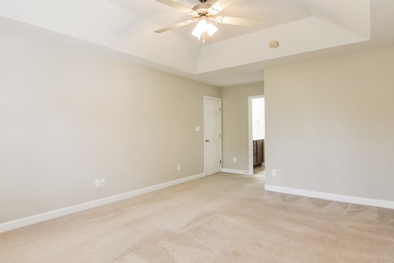 Photo 4 of 25 - 135 Florians Dr, Holly Springs, NC 27540