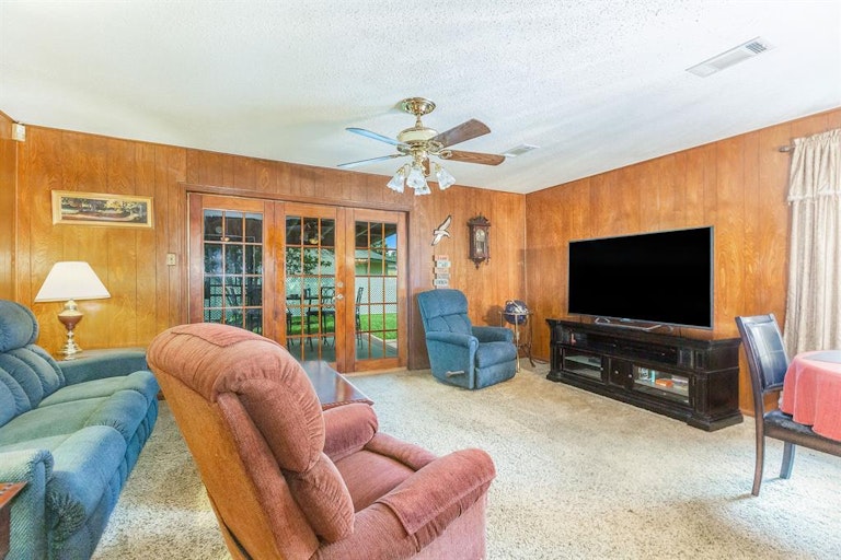 Photo 4 of 22 - 9511 Kell Cir, Houston, TX 77040