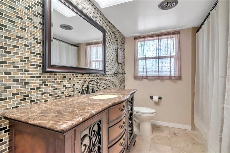 Photo 29 of 42 - 4301 Birch St NE, Saint Petersburg, FL 33703