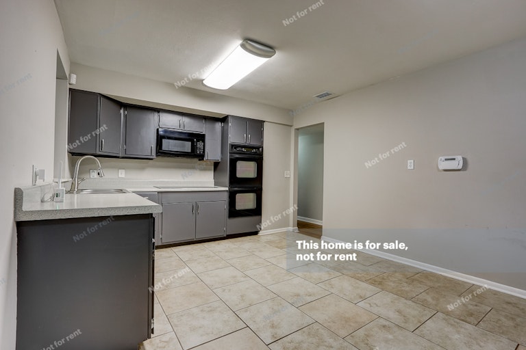 Photo 26 of 39 - 11332 Soforenko Dr, Jacksonville, FL 32218