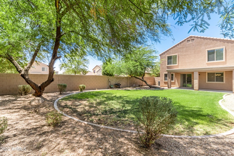 Photo 5 of 23 - 17965 N Lettere Cir, Maricopa, AZ 85138