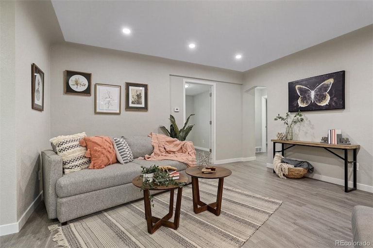 Photo 4 of 35 - 1545 S Chase Ct, Lakewood, CO 80232