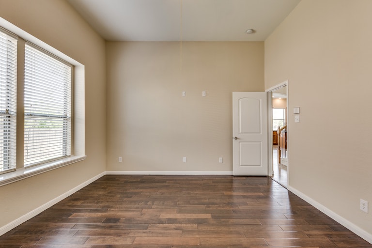 Photo 16 of 35 - 818 Partridge Dr, Aubrey, TX 76227