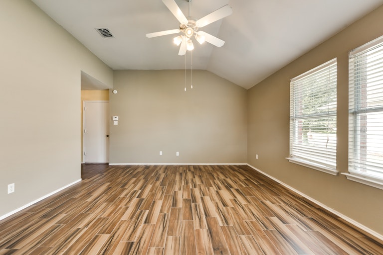 Photo 10 of 27 - 705 Baldwin Rd, Wylie, TX 75098