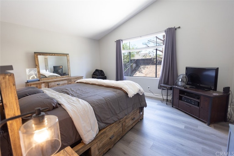 Photo 15 of 25 - 1480 Cherrywood Cir, Corona, CA 92881