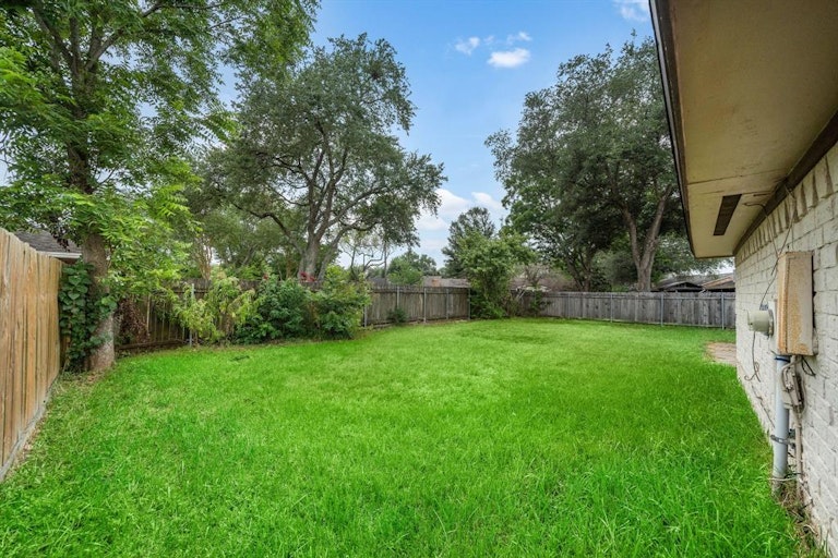 Photo 17 of 20 - 2518 Sage Brush Ln, Sugar Land, TX 77479