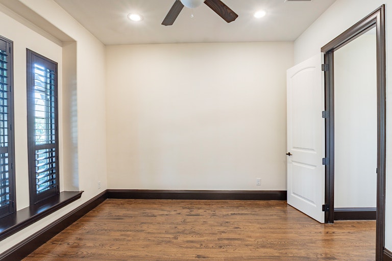 Photo 20 of 28 - 723 Brookstone Dr, Irving, TX 75039