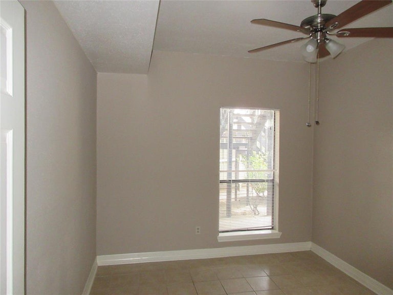 Photo 11 of 16 - 9009 Richmond Ave #400, Houston, TX 77063