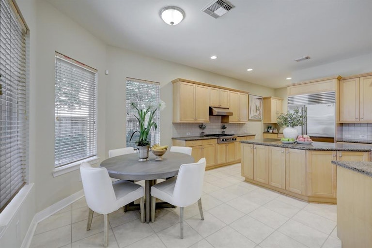 Photo 9 of 20 - 11515 Gallant Ridge Ln, Houston, TX 77082