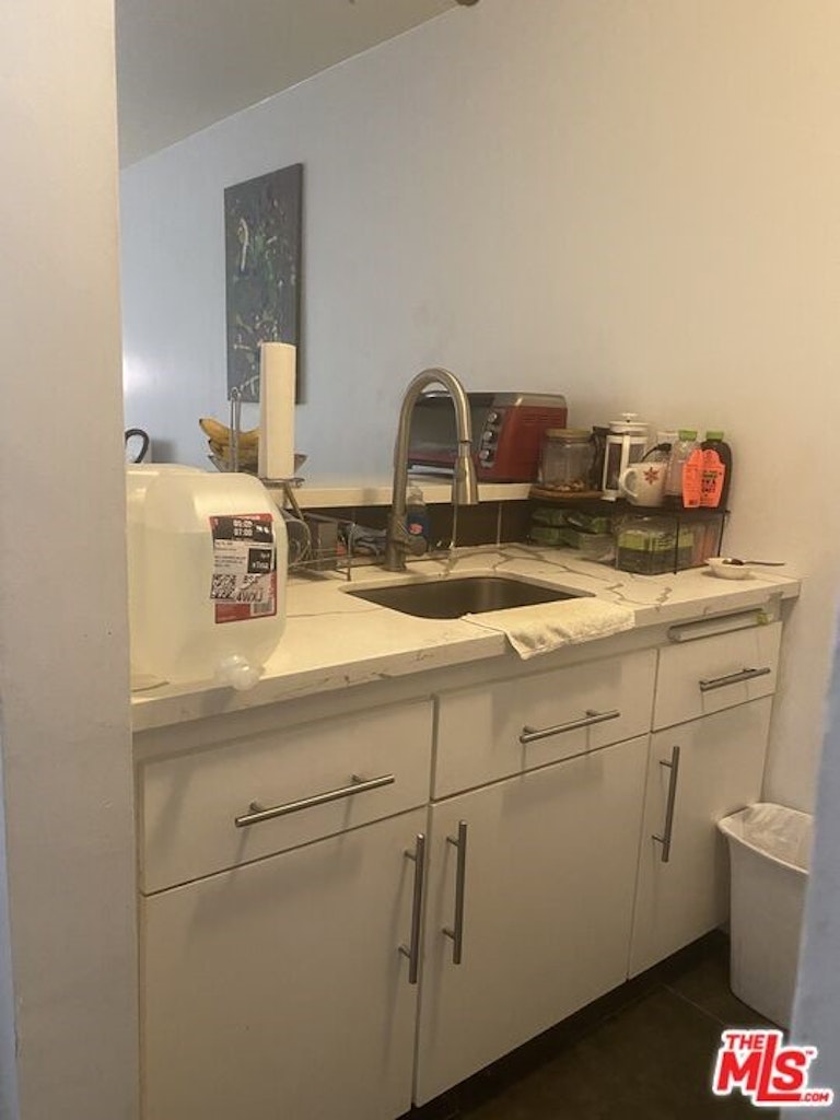 Photo 16 of 24 - 320 S Ardmore Ave #122, Los Angeles, CA 90020