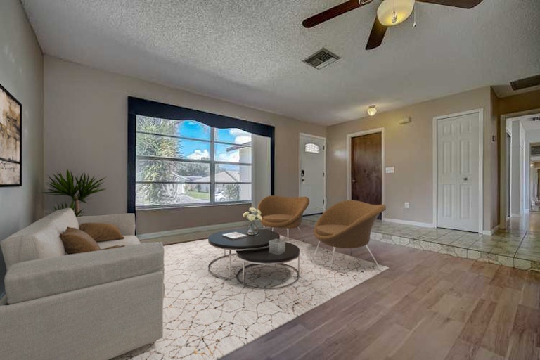 Photo 2 of 25 - 8139 Village Green Rd, Orlando, FL 32818