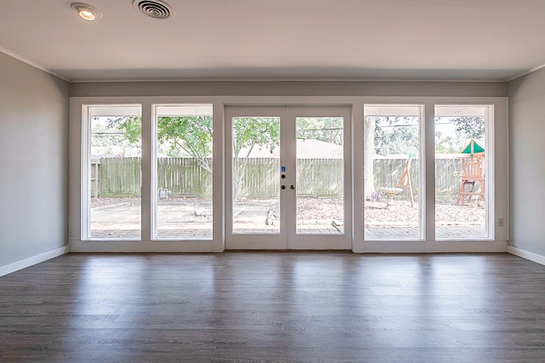 Photo 18 of 29 - 5822 Imogene St, Houston, TX 77074