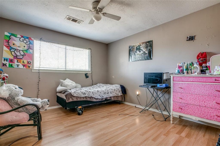 Photo 31 of 36 - 18303 Running Vine Ln, Spring, TX 77379