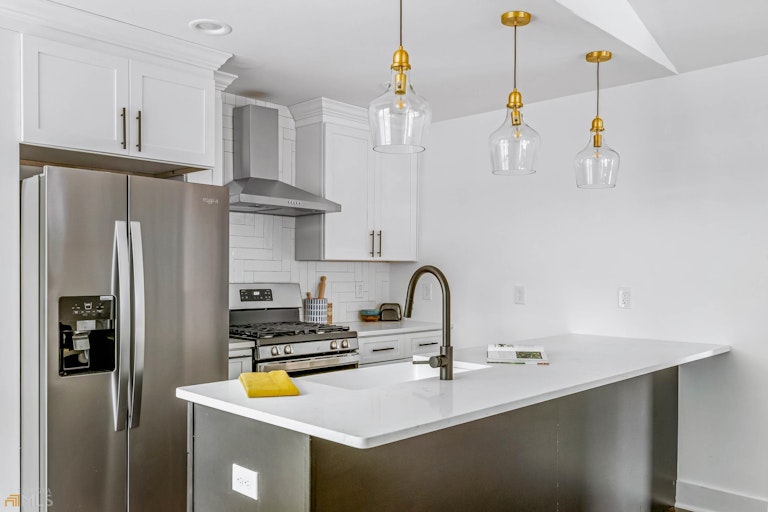 Photo 11 of 28 - 710 S Grand Ave NW, Atlanta, GA 30318