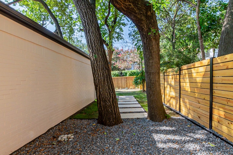Photo 22 of 28 - 7050 Gaston Ave, Dallas, TX 75214