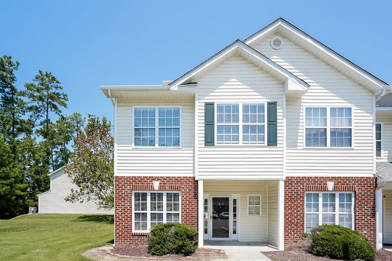 Photo 1 of 25 - 1810 Eagle Beach Ct, Raleigh, NC 27610