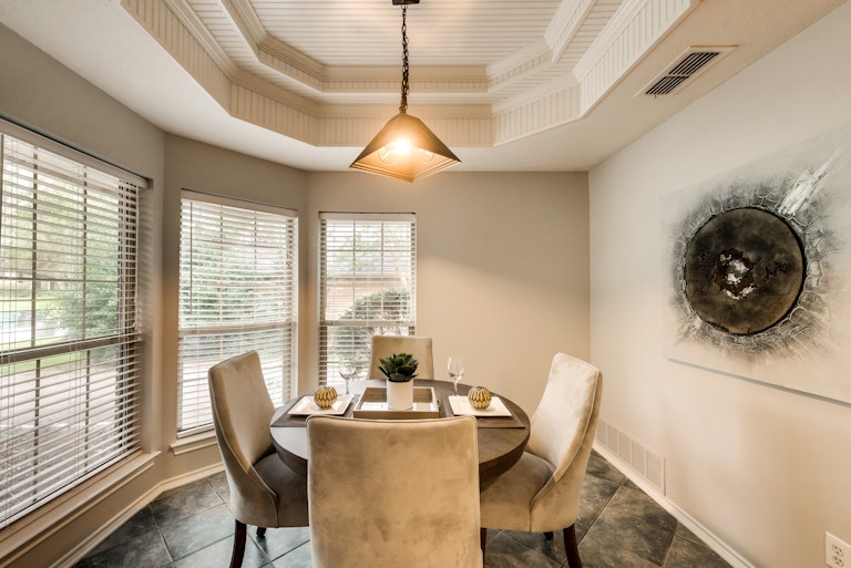 Photo 3 of 32 - 6925 Brookvale Rd, Fort Worth, TX 76132