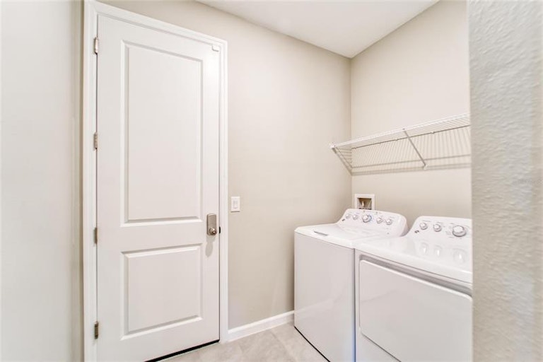 Photo 21 of 39 - 5428 Arlington River Dr, Lakeland, FL 33811