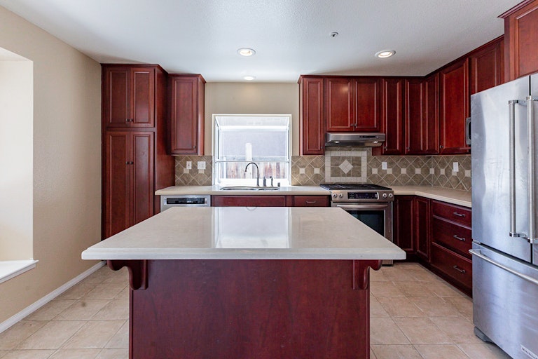 Photo 4 of 24 - 15641 Coventry Ln, Fontana, CA 92337