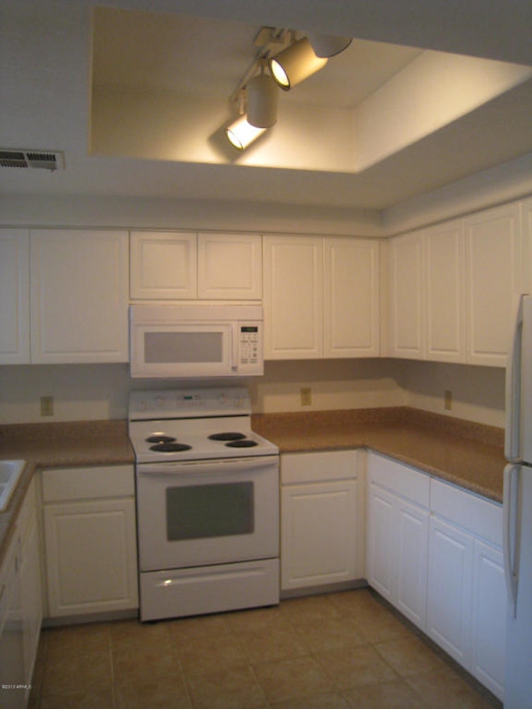 Photo 8 of 20 - 7575 E Indian Bend Rd #1104, Scottsdale, AZ 85250