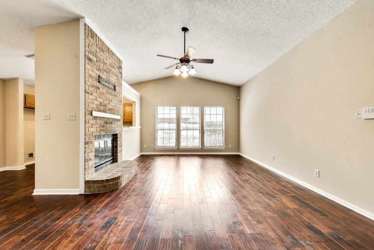 Photo 2 of 25 - 2705 Fountainview Dr, Corinth, TX 76210