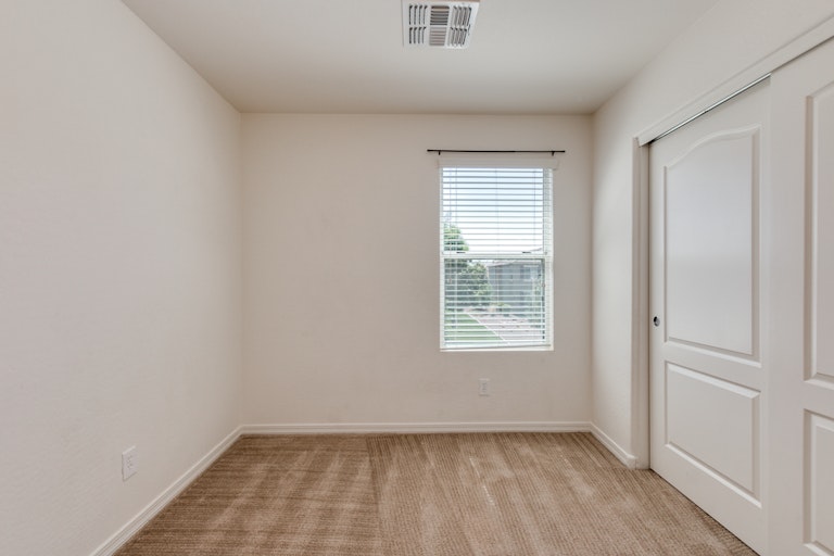 Photo 22 of 34 - 901 S Utilis Dr, Gilbert, AZ 85296