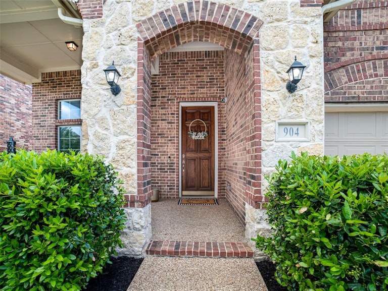 Photo 3 of 35 - 904 Auburn Ct, Savannah, TX 76227