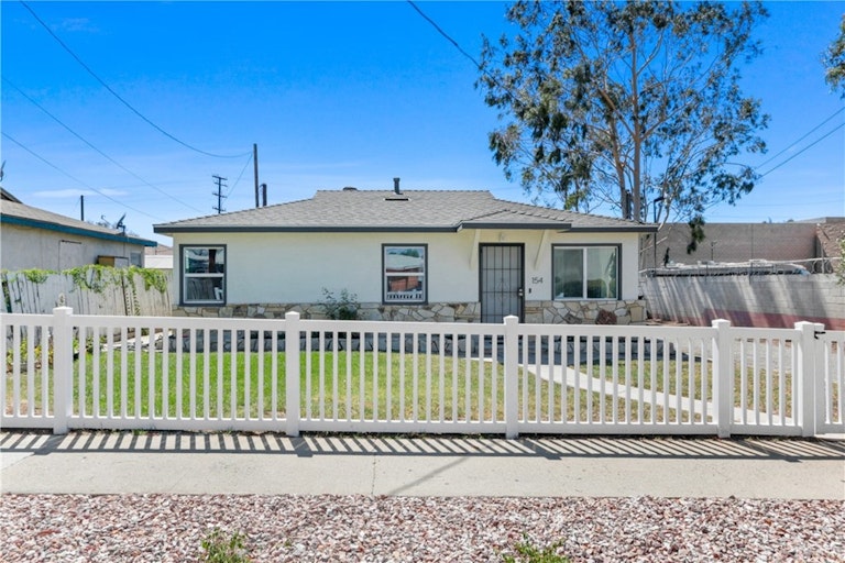 Photo 2 of 27 - 154 N Merrill St, Corona, CA 92882