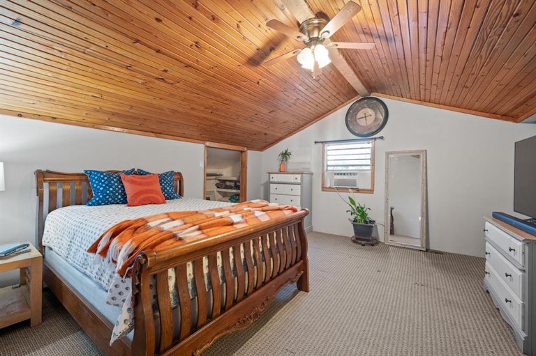 Photo 25 of 38 - 413 Silver Ln, Azle, TX 76020