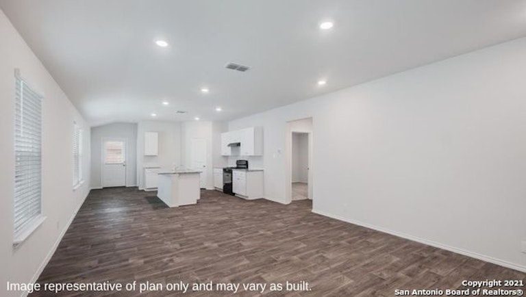 Photo 4 of 38 - 12226 Mulberry Crk, San Antonio, TX 78245