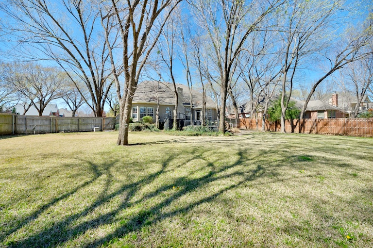 Photo 6 of 38 - 5705 Pleasant Run Rd, Colleyville, TX 76034