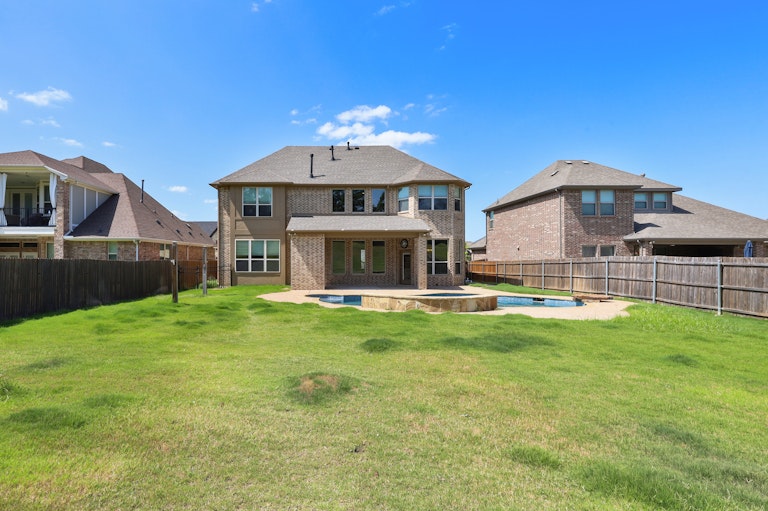 Photo 7 of 38 - 129 Fairweather Dr, Burleson, TX 76028