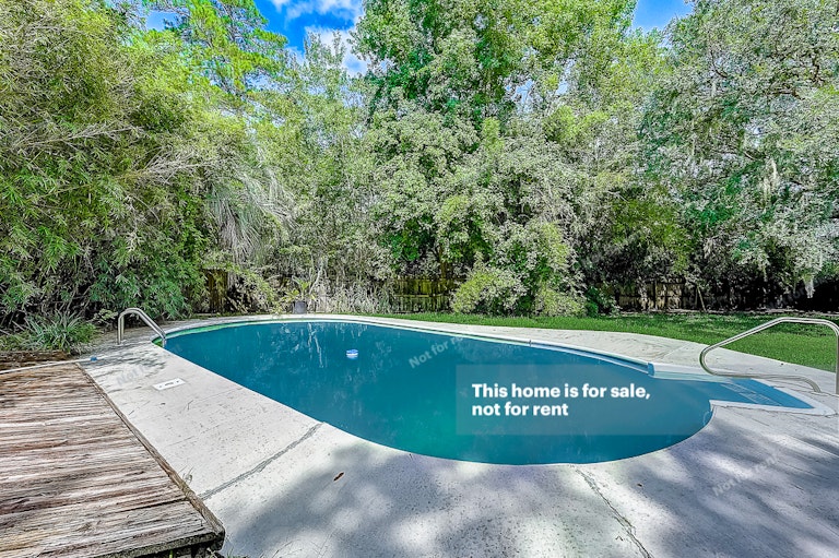 Photo 20 of 38 - 6382 Johnnie Cir W, Jacksonville, FL 32244