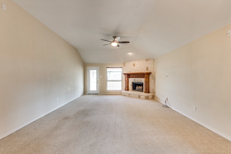 Photo 5 of 25 - 1815 Avonlea Dr, Rockwall, TX 75087