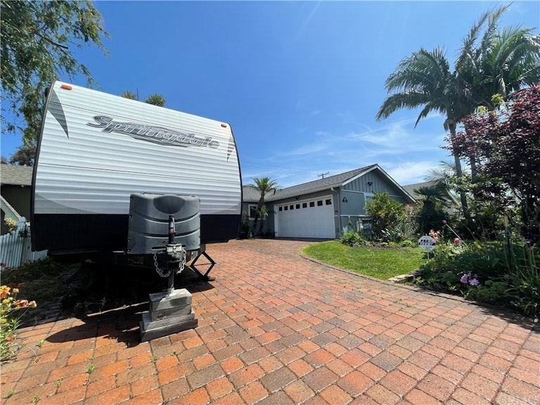 Photo 2 of 28 - 8301 Friesland Dr, Huntington Beach, CA 92647