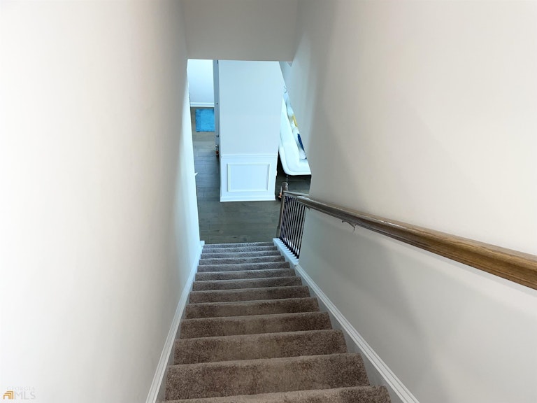 Photo 22 of 49 - 2277 Annes Lake Cir, Lithonia, GA 30058