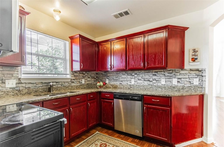 Photo 10 of 22 - 1953 Timber Oaks Dr, Garland, TX 75040
