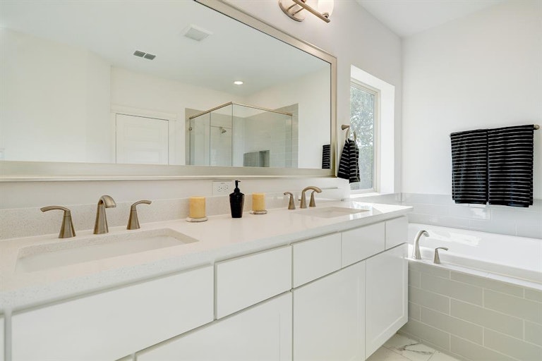 Photo 10 of 24 - 1729 Leilani Dr, Houston, TX 77055