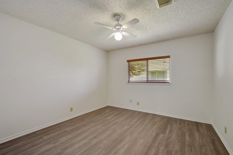 Photo 17 of 27 - 818 Willow Xing, New Braunfels, TX 78130