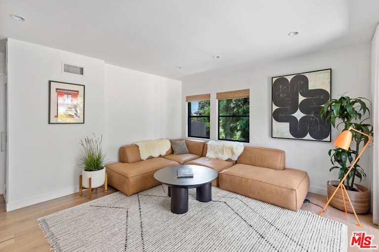 Photo 22 of 45 - 13053 Rose Ave, Los Angeles, CA 90066