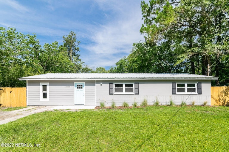 Photo 1 of 17 - 13350 Beall Ave, Jacksonville, FL 32218