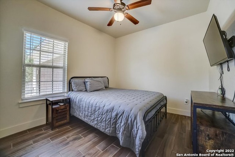 Photo 16 of 45 - 615 Midnight Dr, San Antonio, TX 78260