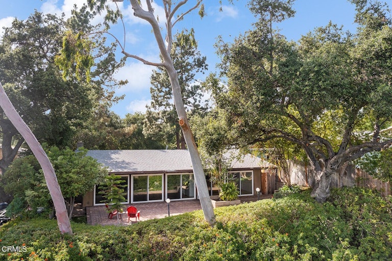 Photo 1 of 47 - 4050 Canyon Dell Dr, Altadena, CA 91001