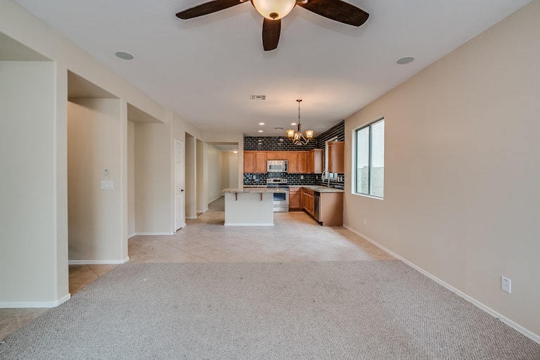 Photo 10 of 23 - 1612 W Kuralt Dr, Anthem, AZ 85086