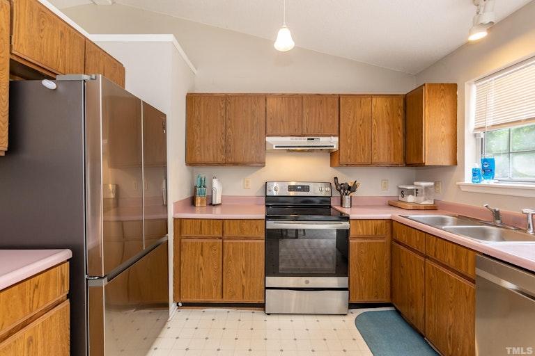Photo 7 of 20 - 117 Eason Ct, Youngsville, NC 27596