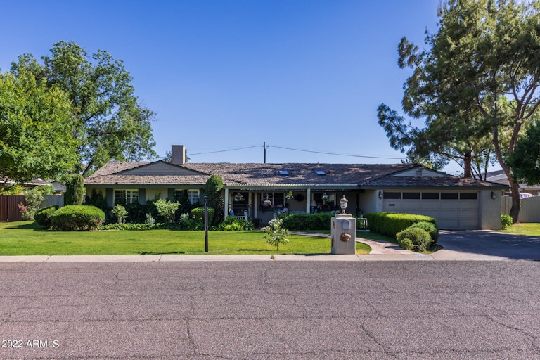 Photo 1 of 24 - 121 E Claremont St, Phoenix, AZ 85012