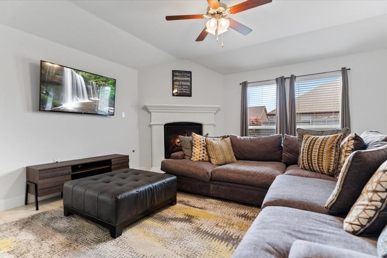 Photo 7 of 27 - 1504 Summit View Ln, Aubrey, TX 76227