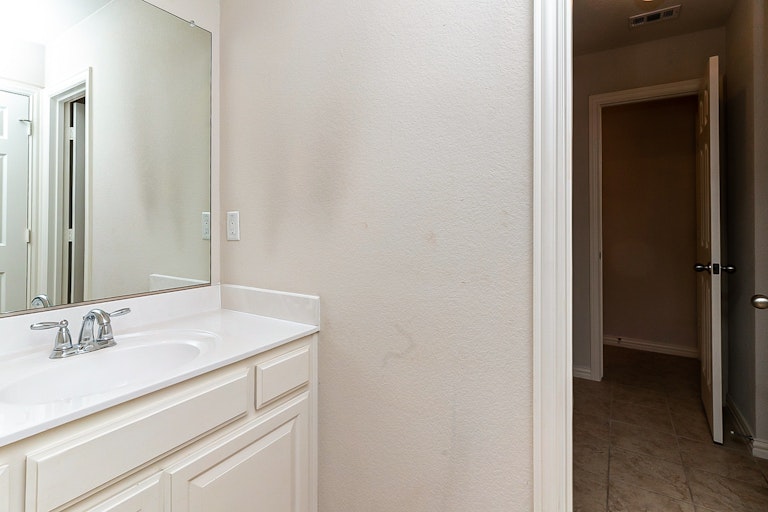 Photo 32 of 37 - 4712 Eddleman Dr, Fort Worth, TX 76244