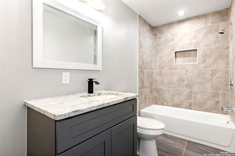Photo 21 of 24 - 1431 W Summit Ave, San Antonio, TX 78201